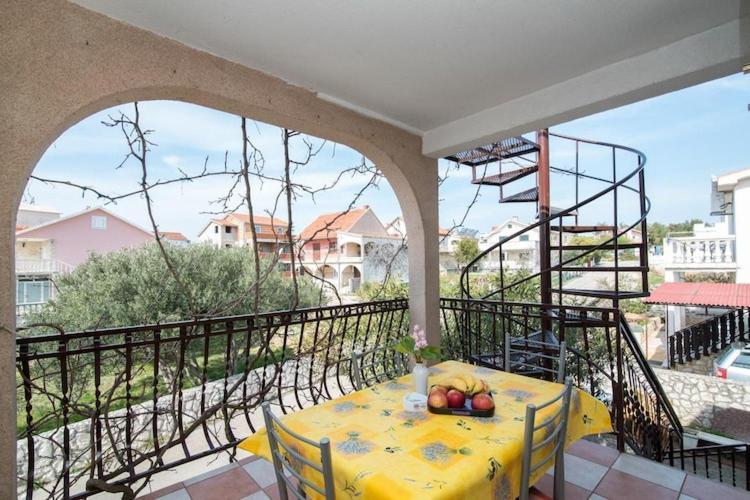 Apartments Fidelis - One Bedroom Apartment With Terrace And Garden View 3 Trogir Exterior foto